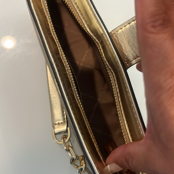 Michael Khors small Metallic Pebbled Leather Pochette - Picture 3 of 4